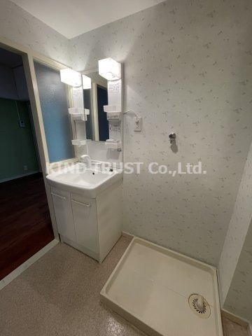 山本興産ビルの洗面所|忙しい朝には欠かせない洗面所です