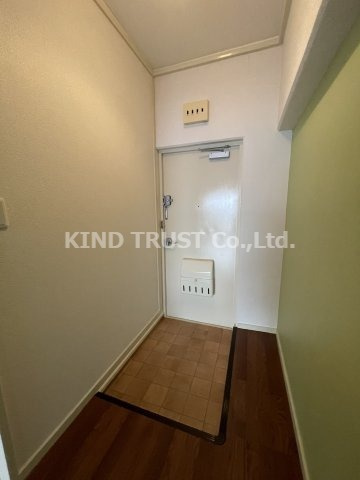 山本興産ビルの玄関|ゆったりとした玄関です