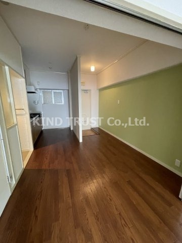 山本興産ビルの居間・リビング|ゆったりとしたリビングです