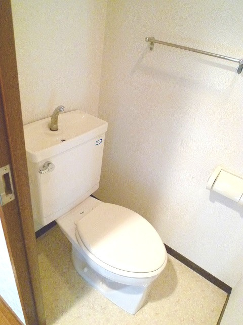 FLEX久留米駅前【キャッシュバック対象】のトイレ|落ち着いた色調のトイレです