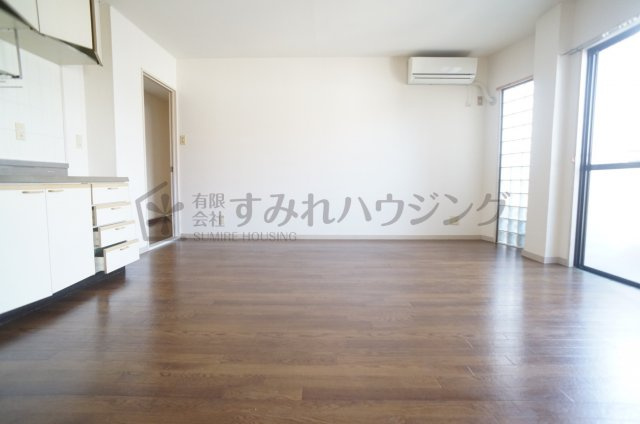 サンハイツ坂末の居間・リビング