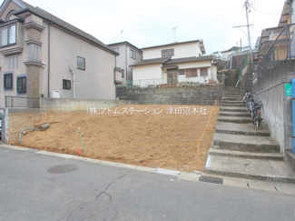 【前面道路含む現地写真】