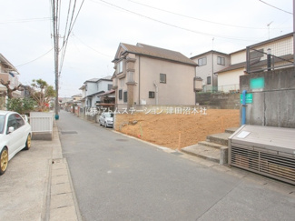 【前面道路含む現地写真】