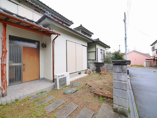二名３丁目貸家の庭|お庭で自由な時間を過ごせます