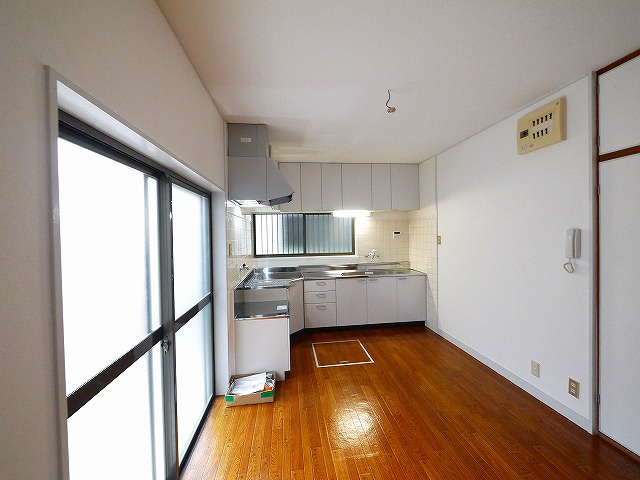 二名３丁目貸家の居間・リビング|使いやすい居間です