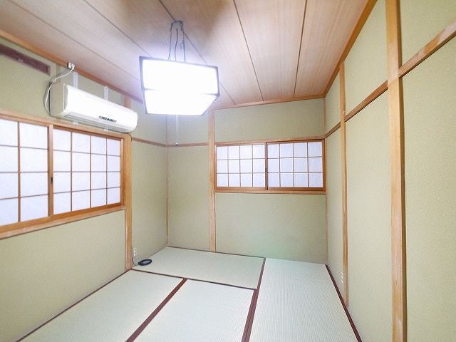 二名３丁目貸家の和室|畳の上でゆっくりとくつろげる和室です