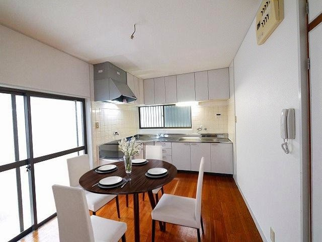 二名３丁目貸家の居間・リビング|CGで家具等を配置したもので家具等は含まれません。