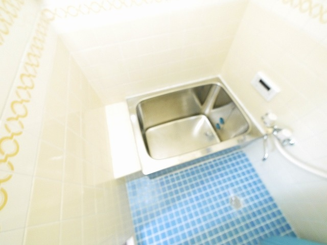 二名３丁目貸家の浴室|きれいなお風呂です