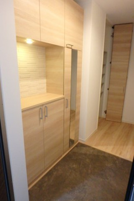 【玄関】 | プログレス新ゆり【SHM】 | 防犯シャッター雨戸付きなので夜やお出かけ時も安心です！雨戸は冬場の寒さ対策にもなります◎