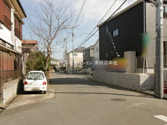 【前面道路含む現地写真】