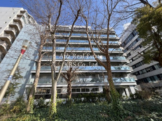 【外観】 | 靭公園に面した8階建てのマンション♪