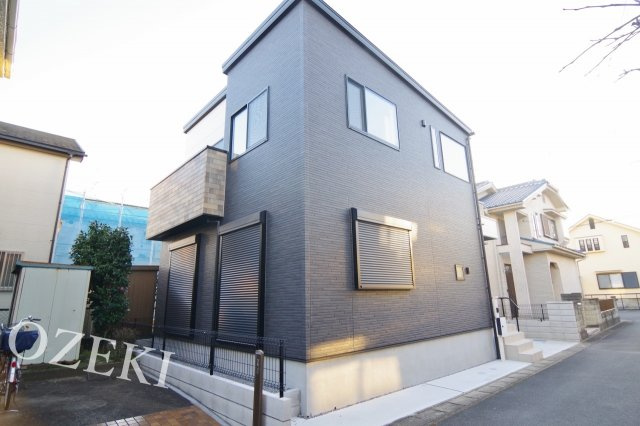 越谷市南荻島　新築戸建ての外観