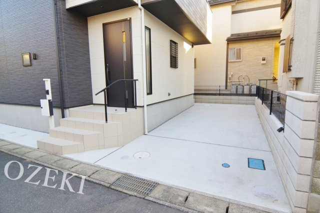 越谷市南荻島　新築戸建ての駐車場