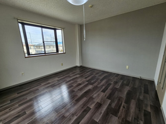 【内装】 | WINS 弐番館 | 壁の一面がグレーになっており落ち着いた雰囲気のお部屋です