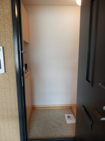 チロンヌップのエントランス|玄関を開けても中が見えない間取りなのも良いですね。