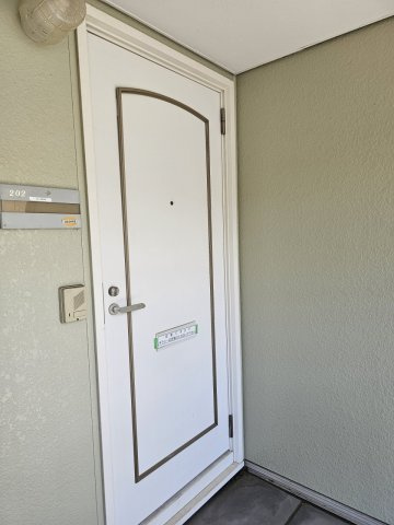 ハイツ正法寺のエントランス|屋根があるので傘をさしたり、たたんだりが出来ます