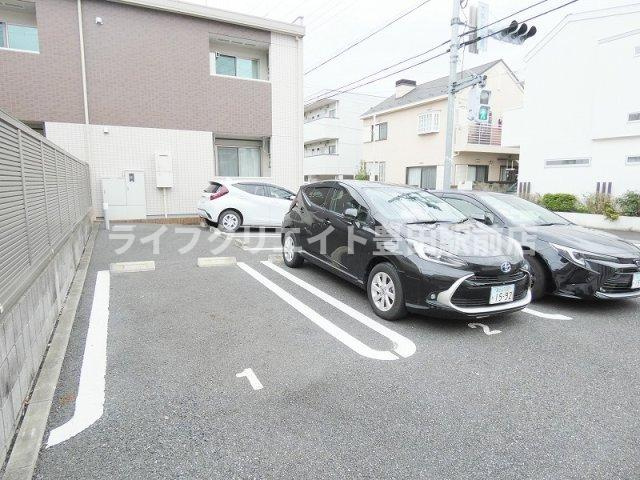 パインメルヴェージュの駐車場
