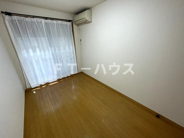 イーストコートの洋室