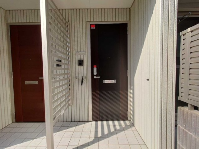 リーフ マルーンの玄関