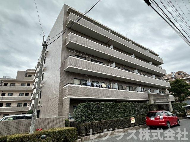 ロイヤルシャトー船橋塚田の外観