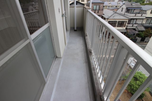農住団地Ｈ棟のバルコニー