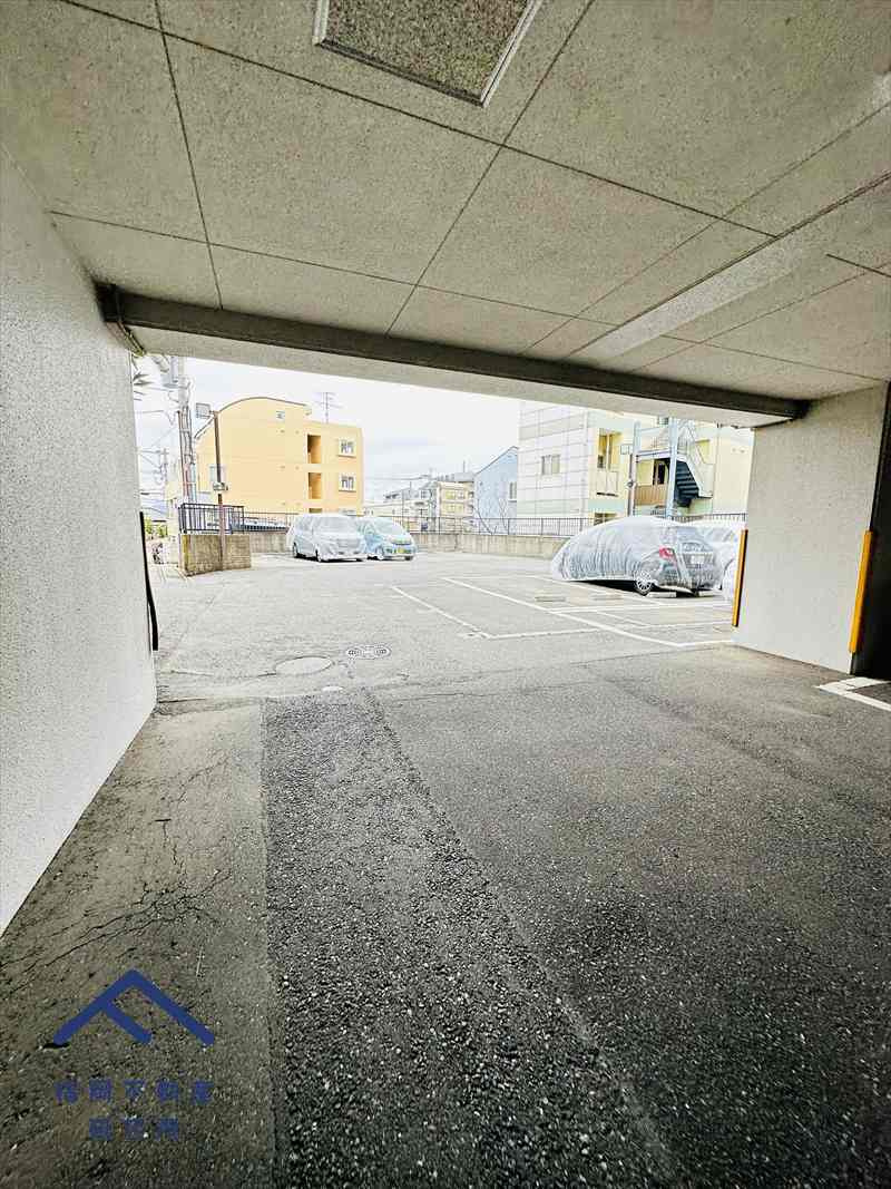 グリーンマンション七隈の駐車場
