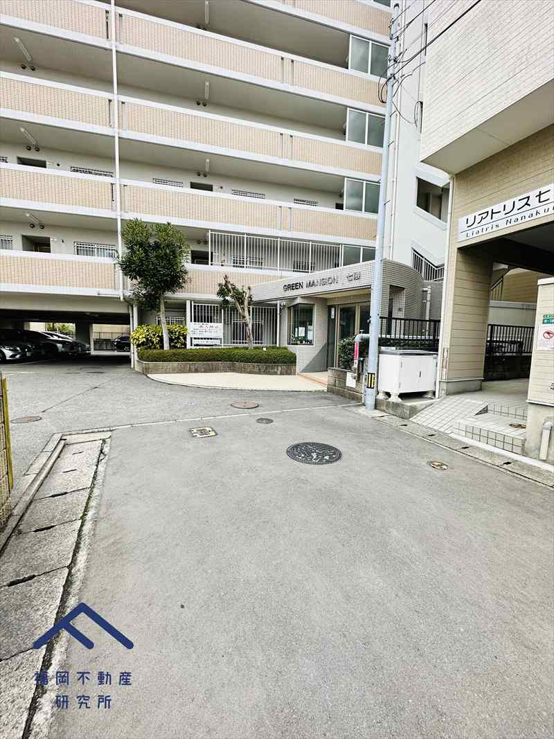 グリーンマンション七隈のエントランス