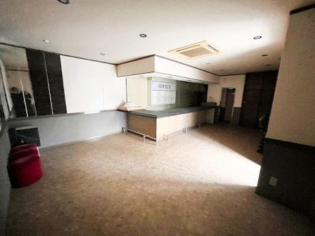 十軒町東洋店舗の内装