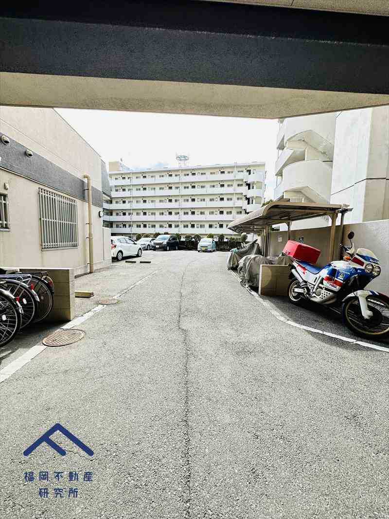 ハイツ別府の駐車場