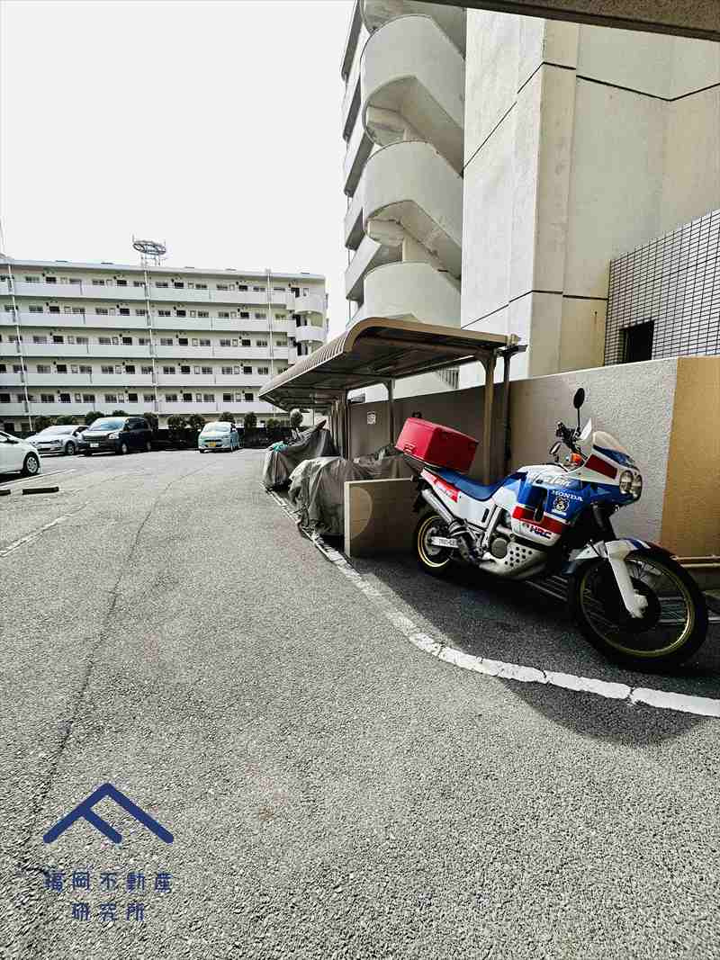 ハイツ別府の駐車場