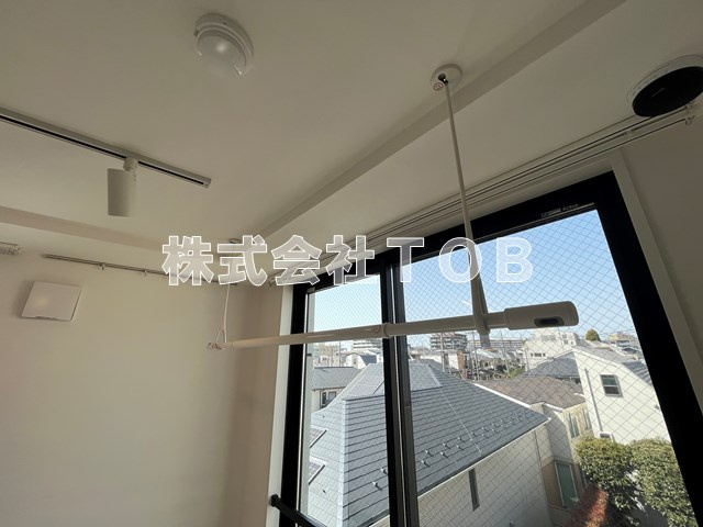 【設備】 | quador世田谷芦花公園ークアドール世田谷芦花公園ー | 室内洗濯物干し　洋室