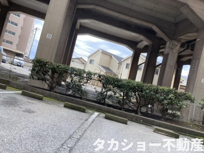 【駐車場】 | ロイヤルステージ本千葉 | 車をお持ちの方に嬉しい駐車場付きの物件です