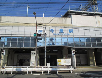 【周辺】 | 近鉄今里駅
最寄り駅1：地下鉄千日前線 新深江駅まで徒歩5分。
最寄り駅2：近鉄大阪線 今里駅まで徒歩5分。
最寄り駅が二つあり、難波まで10分程度でアクセス可能。