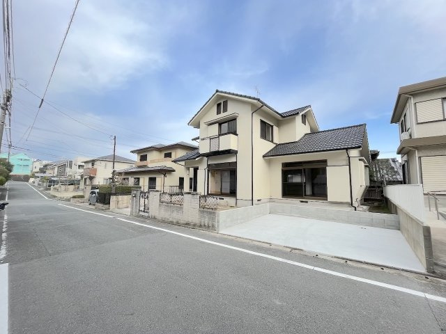 西片江２丁目戸建ての前面道路含む現地写真