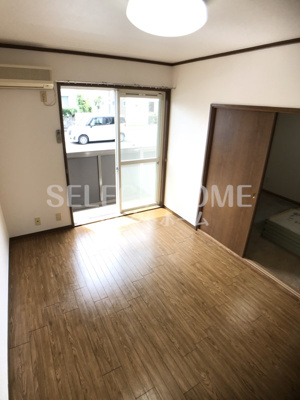 【居間・リビング】 | シャトレ城南A | ゆったり過ごせる居間です