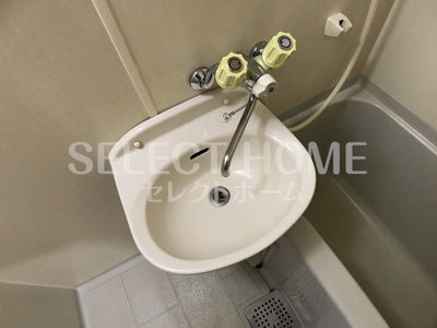 【洗面所】 | シャトレ城南A | 使いやすい洗面所です