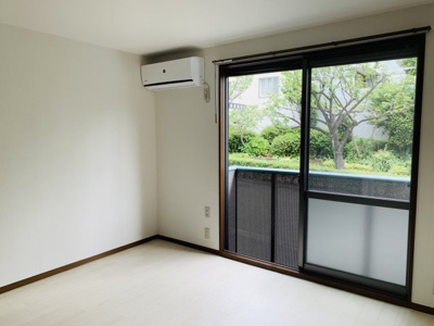 【洋室】 | ルーチェスタジョーネ