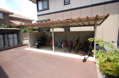 【その他共用部分】 | ヴィルヌーヴＢ | 自転車置き場です