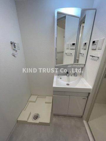 S-RESIDENCE大阪同心の洗面所|明るい洗面所です