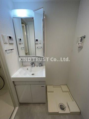 S-RESIDENCE大阪同心の洗面所|明るい洗面所です
