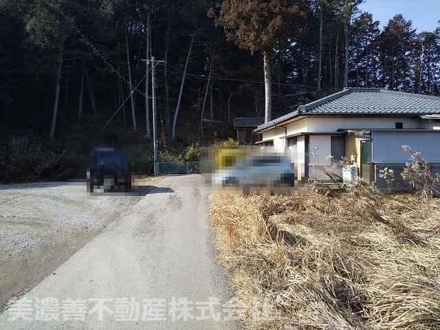 ６０３８０　岐阜市粟野西６丁目土地の前面道路含む現地写真