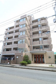 【外観】 | 藤崎駅まで徒歩12分。スーパーが徒歩圏内にあるので毎日のお買い物が楽になりますね。駐車場確保可能なので、車をお持ちの方でも安心です