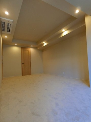 港区三田２丁目の賃貸マンションの洋室