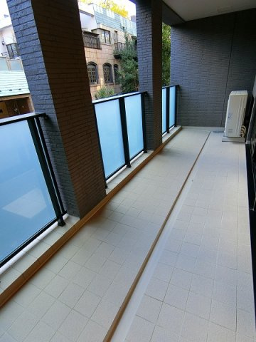 港区三田２丁目の賃貸マンションのバルコニー