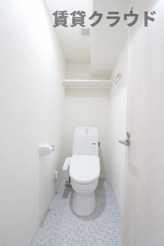ミリアビタＮｏ．３９のトイレ|温水洗浄便座もしっかりついて、上の棚も便利です！