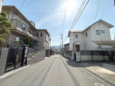 【前面道路含む現地写真】 | 高倉2丁目中古一戸建て | 前面道路の幅員は約6.7ｍ！車の運転や駐車も快適です！