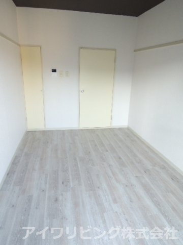 アヴァンセ南大沢の洋室|写真は105号室【アヴァンセ南大沢】