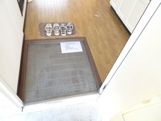 パナハイツ大島B棟の玄関