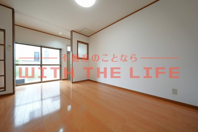 Villa早津崎【10.000円キャッシュバック対象物件】の居間・リビング|こちらの居間で趣味の時間をお楽しみください