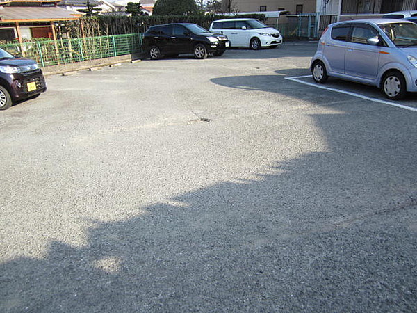 久留米市西町の賃貸マンションの駐車場|駐車スペースもあります